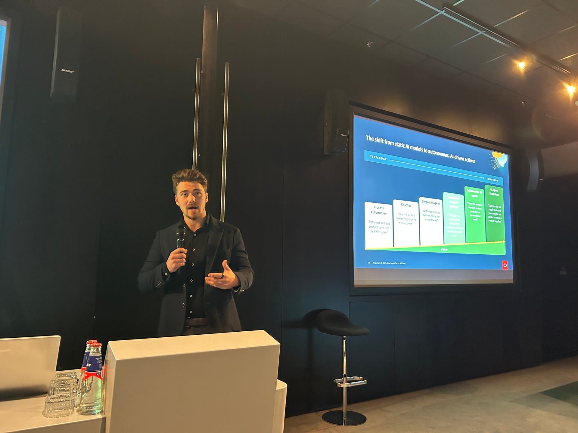 Frank Riemer presenting AI architecture